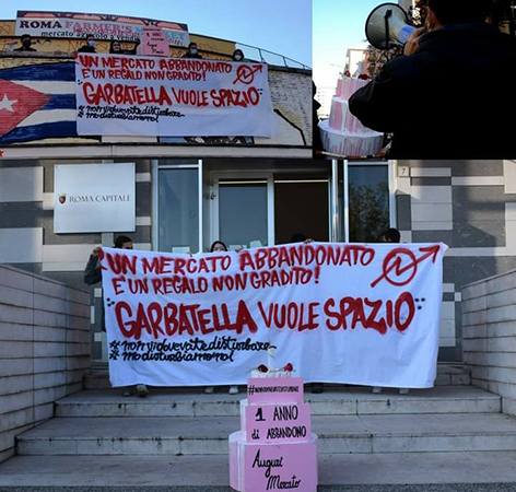 Striscioni di protesta all’ex mercato coperto di via Passino alla Garbatella