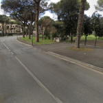 “Mancano le strisce pedonali” su via di Grottaperfetta all’ingresso del Parco di Tor Marancia