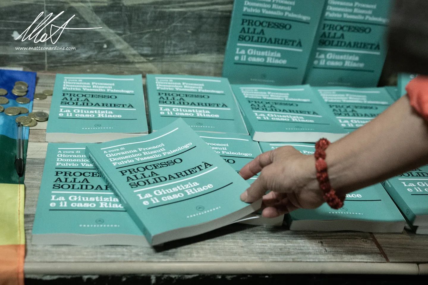 Al Csoa La Strada presentato il libro “Processo alla solidarietà. La Giustizia e il caso Riace” alla presenza di Mimmo Lucano