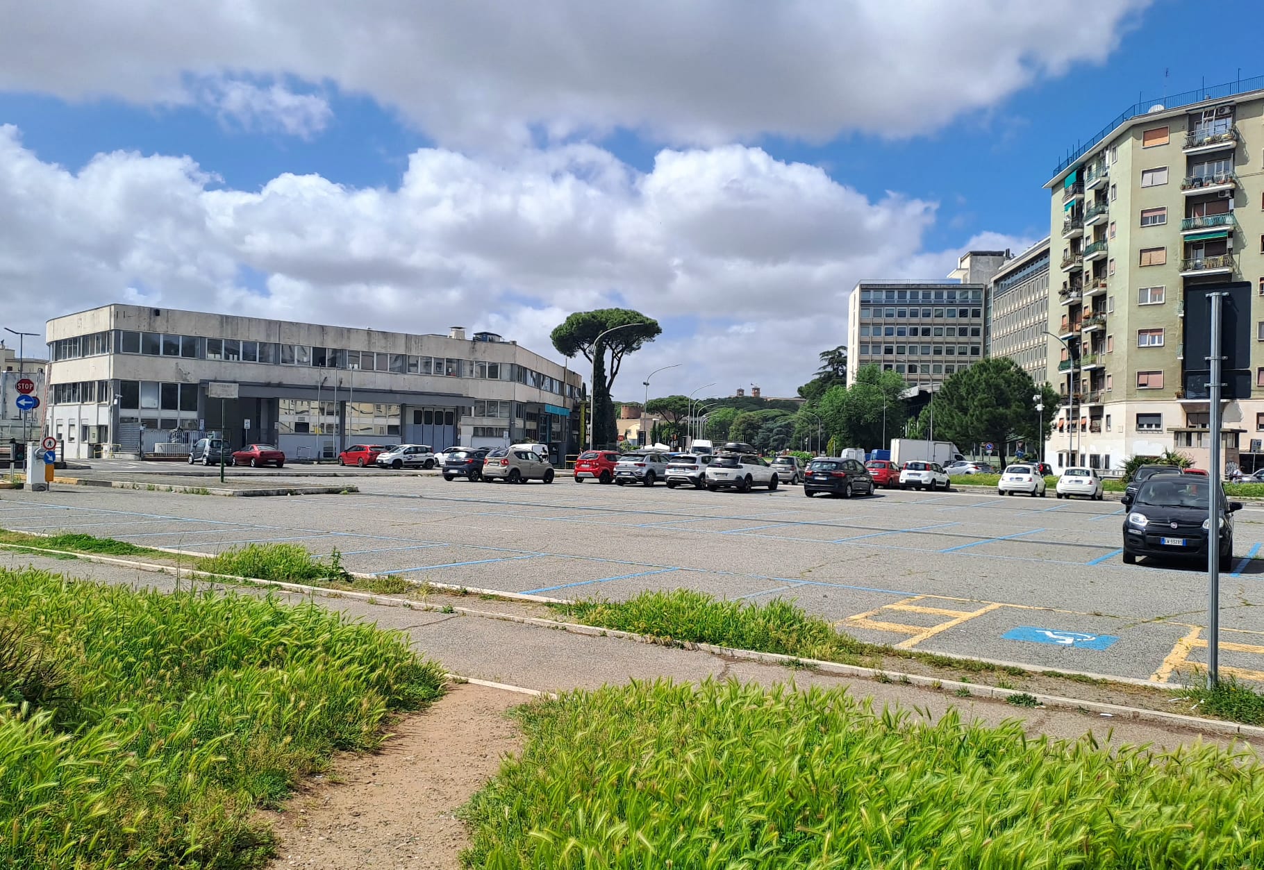 Nel cuore di Ostiense tra degrado, volontari e promesse di rilancio