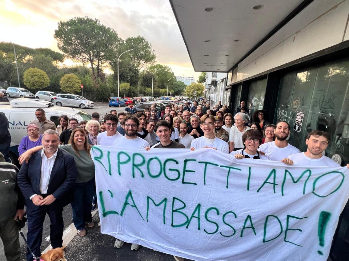 Cinema Ambassade, oltre cento persone in assemblea chiedono risposte alla Regione