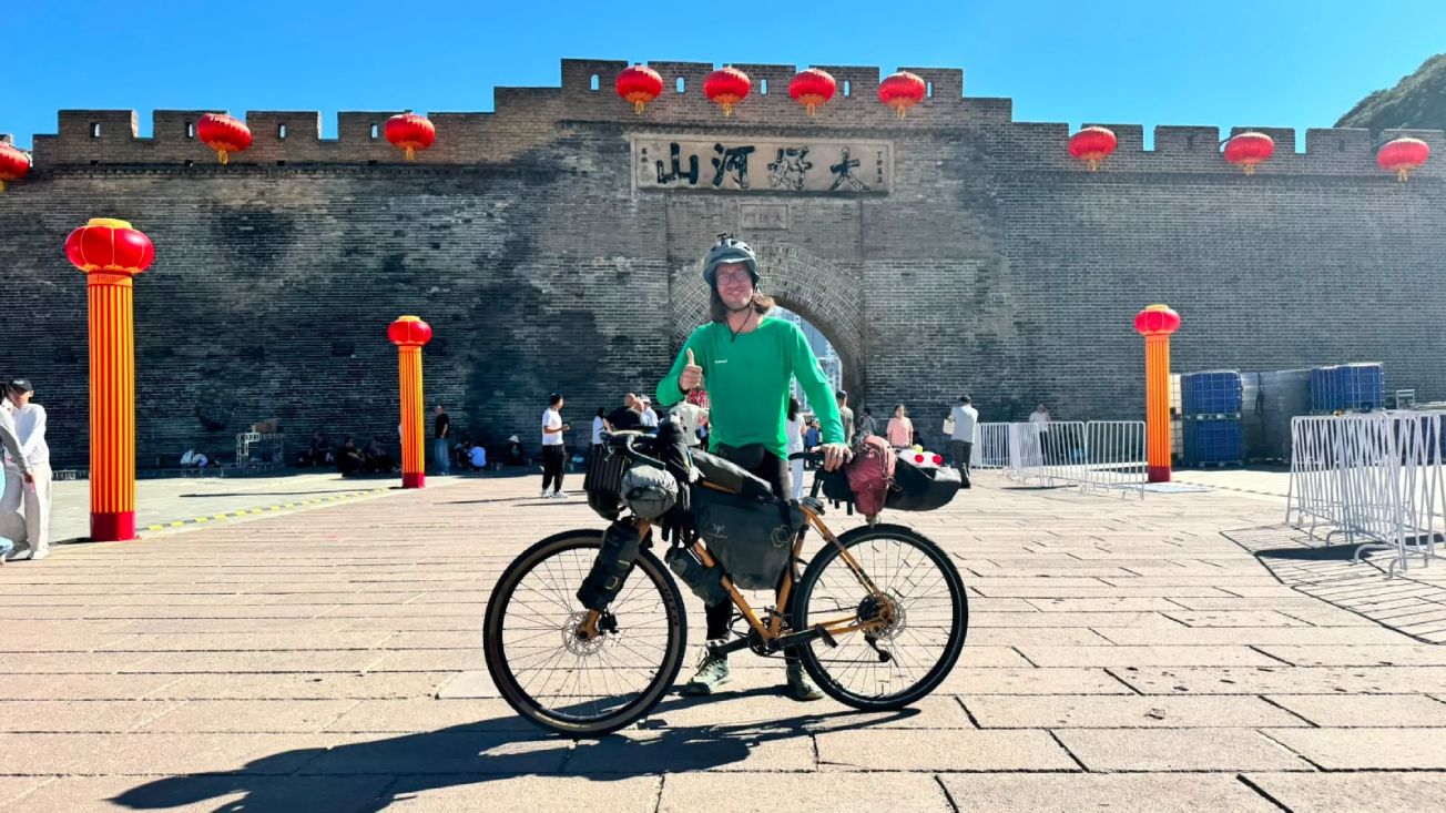 Dalla Garbatella a Kyoto in bici: la pedalata di Leo / Ultimo passaggio in Cina. La Grande Muraglia fino al mare. Arrivo a Pechino. L’Oriente è Rosso nel monastero Shaolin. Diabolik e la Rivoluzione Culturale. La cortina di ferro della Corea del Nord [14]